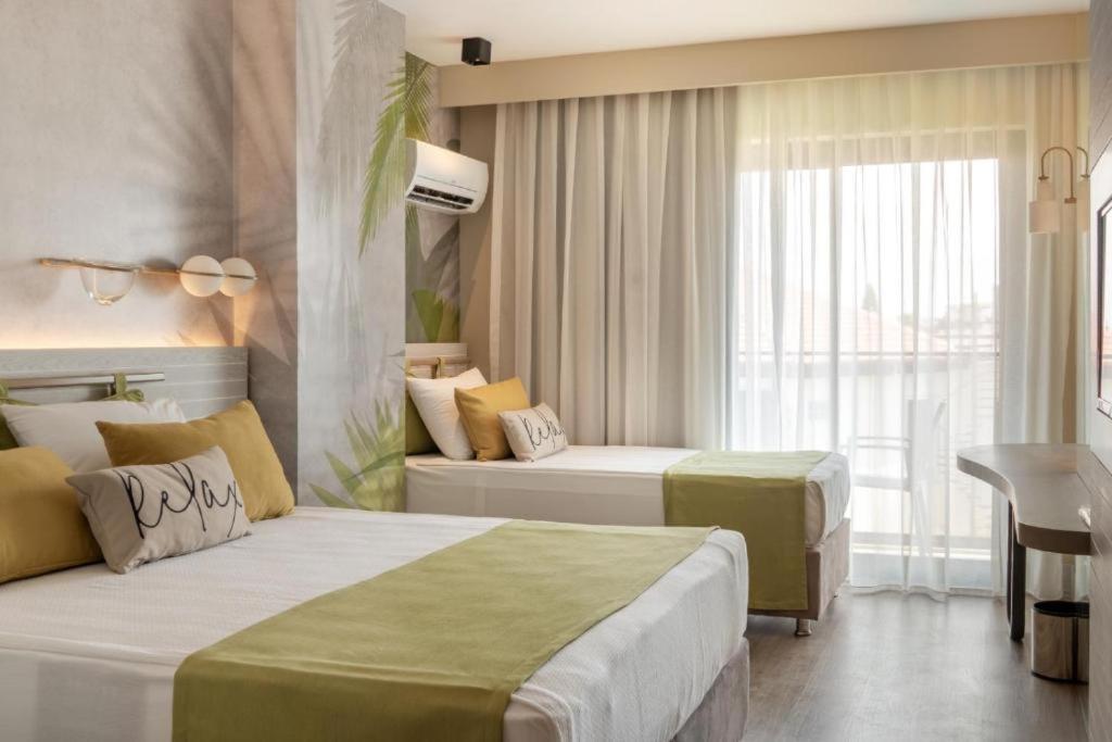 Side Square Hotel מראה חיצוני תמונה