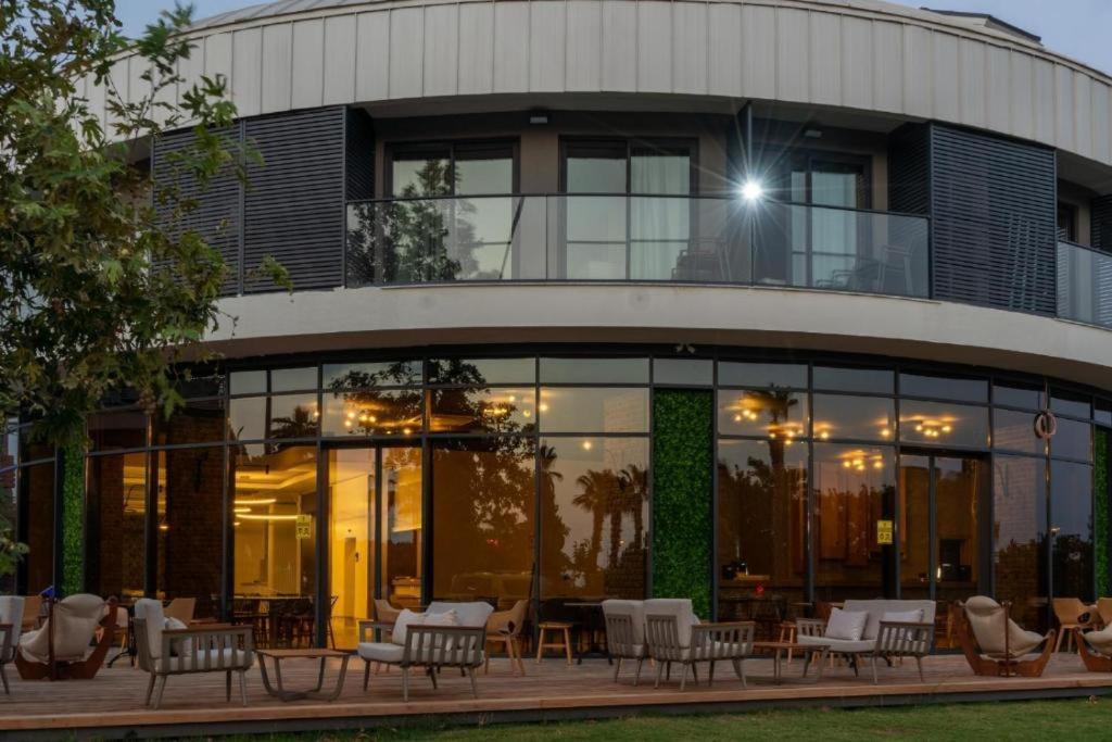Side Square Hotel מראה חיצוני תמונה