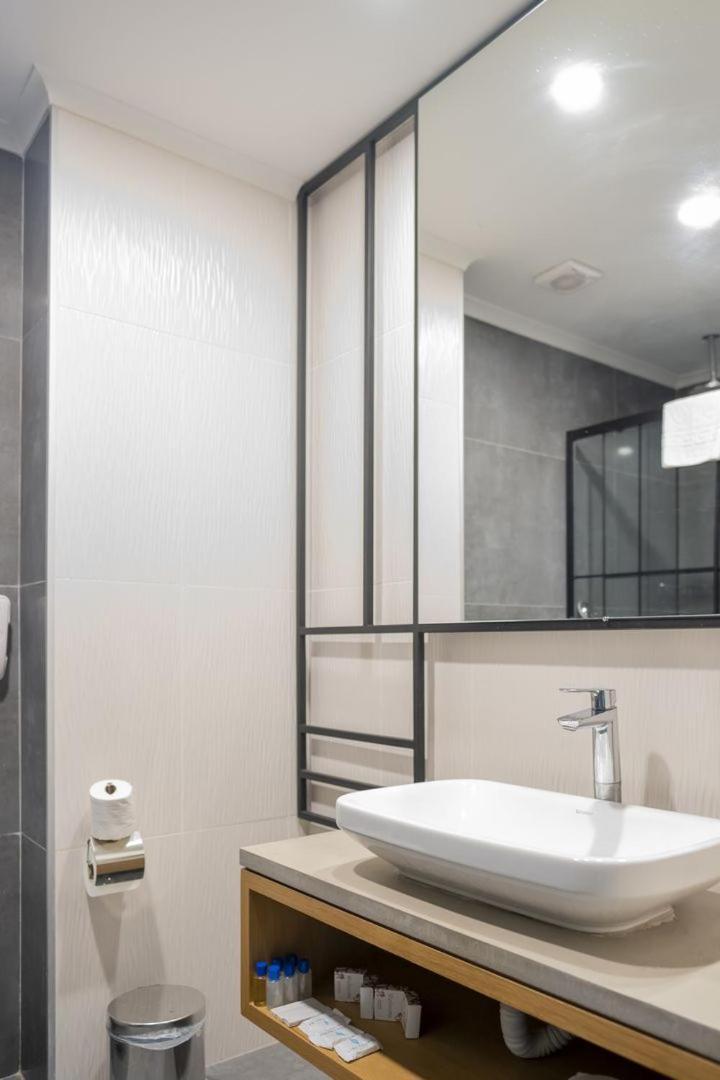 Side Square Hotel מראה חיצוני תמונה
